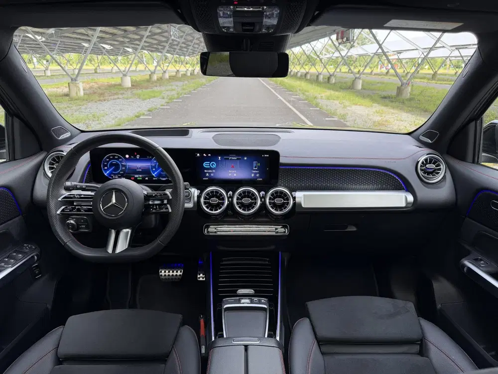 Mercedes-Benz EQB 250+ AMG Line uit 2025, foto 13
