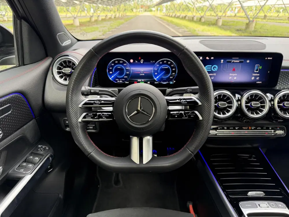 Mercedes-Benz EQB 250+ AMG Line uit 2025, foto 14