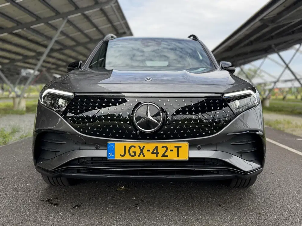 Mercedes-Benz EQB 250+ AMG Line uit 2025, foto 2