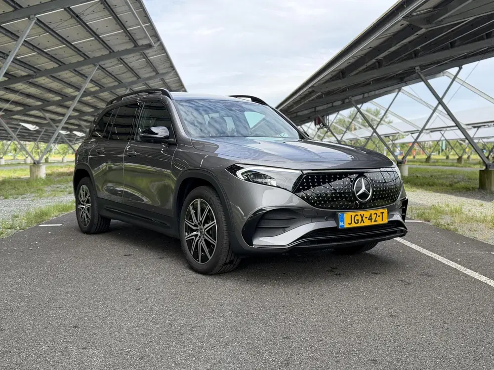 Mercedes-Benz EQB 250+ AMG Line uit 2025, foto 3