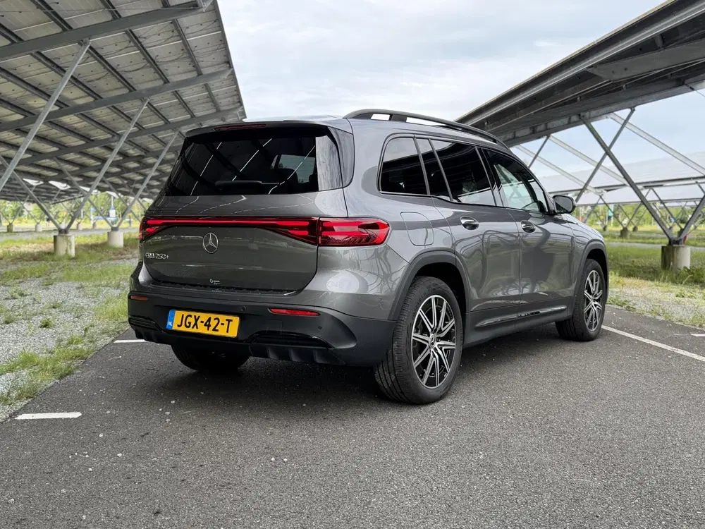 Mercedes-Benz EQB 250+ AMG Line uit 2025, foto 5