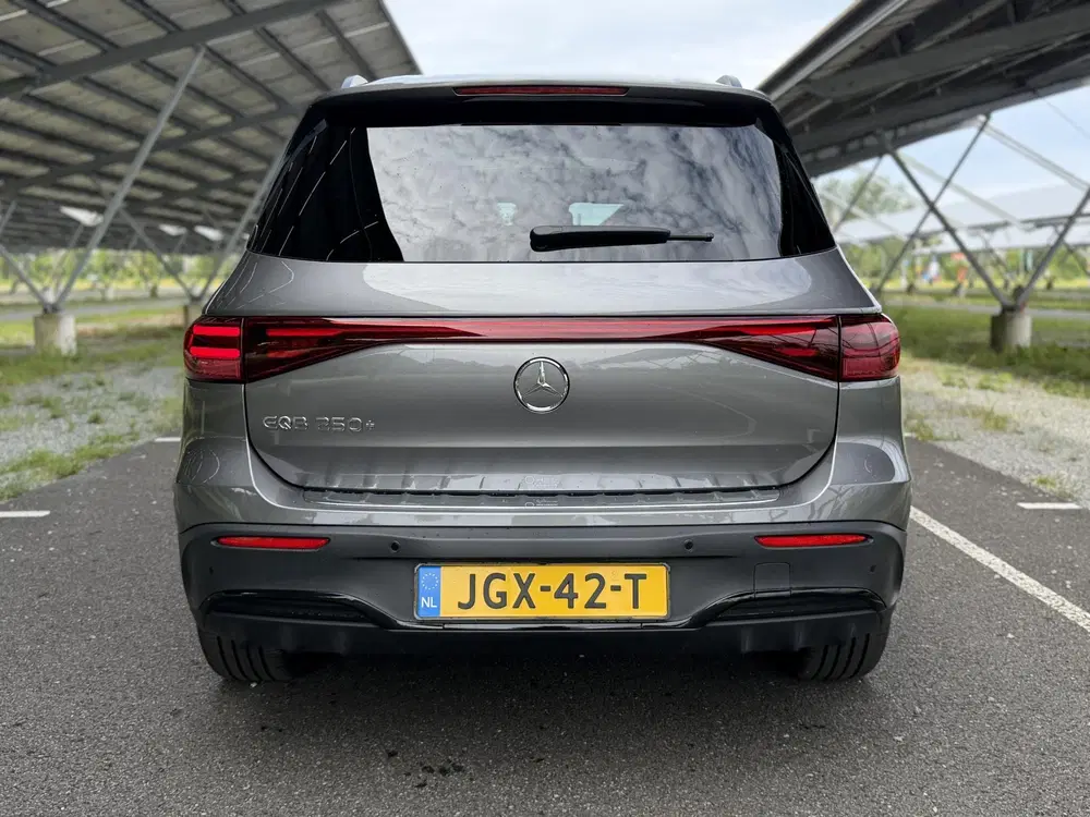 Mercedes-Benz EQB 250+ AMG Line uit 2025, foto 6