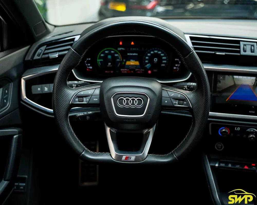 Audi Q3 45 TFSI e S Edition uit 2024, foto 5