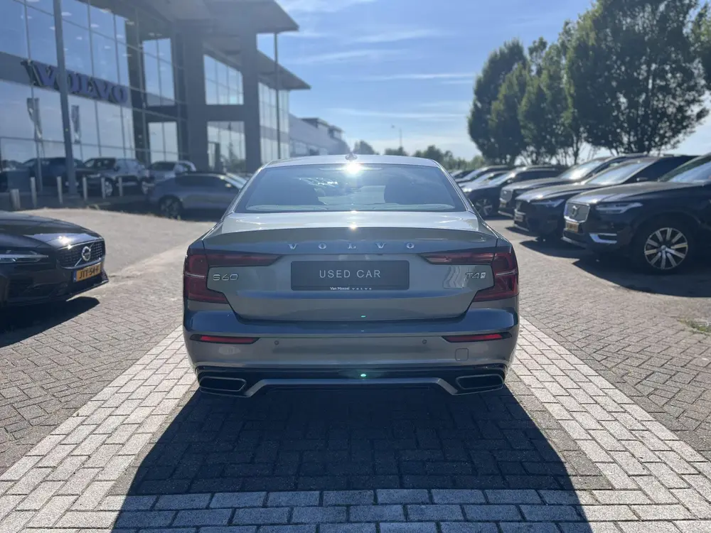 Volvo S60 T4 R-Design | Trekhaak | Memoryseats | Parkeercame uit 2019, foto 10