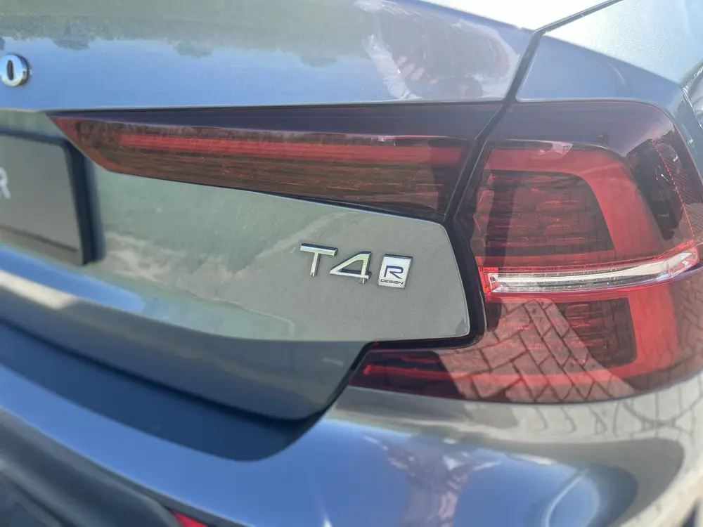 Volvo S60 T4 R-Design | Trekhaak | Memoryseats | Parkeercame uit 2019, foto 11