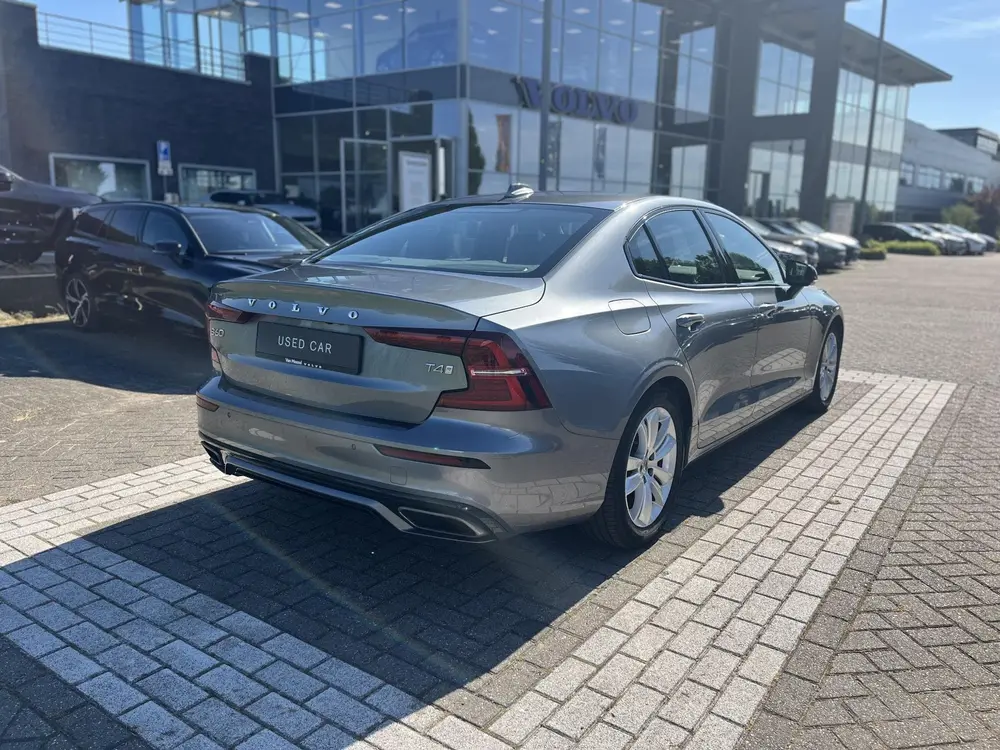 Volvo S60 T4 R-Design | Trekhaak | Memoryseats | Parkeercame uit 2019, foto 15