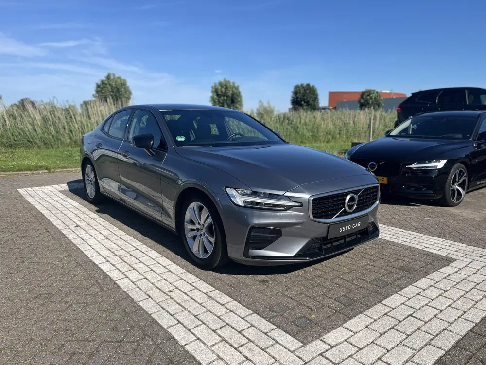 Volvo S60 T4 R-Design | Trekhaak | Memoryseats | Parkeercame uit 2019, foto 16