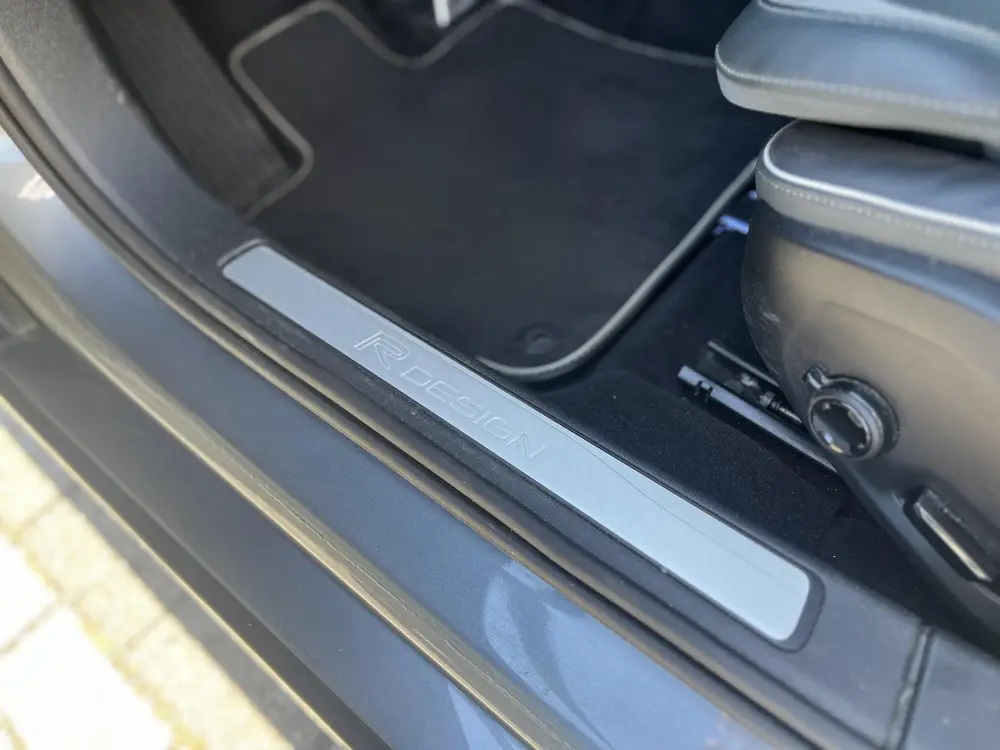 Volvo S60 T4 R-Design | Trekhaak | Memoryseats | Parkeercame uit 2019, foto 18