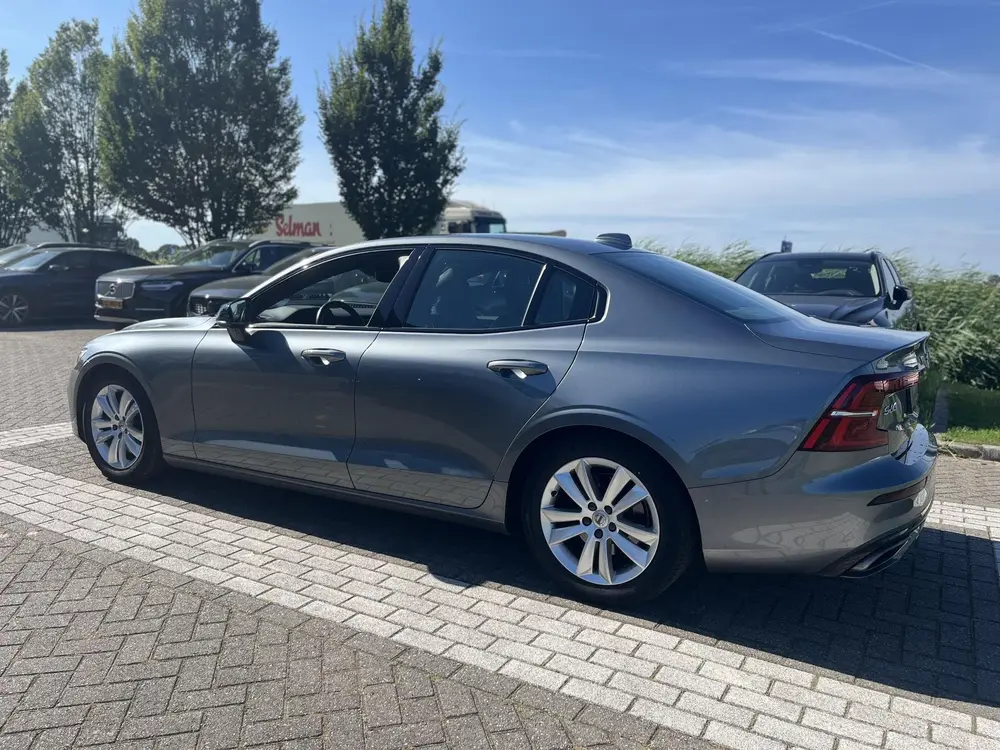 Volvo S60 T4 R-Design | Trekhaak | Memoryseats | Parkeercame uit 2019, foto 2