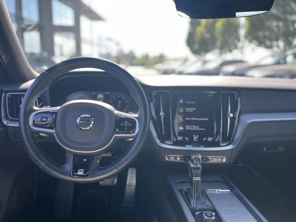 Volvo S60 T4 R-Design | Trekhaak | Memoryseats | Parkeercame uit 2019, foto 6