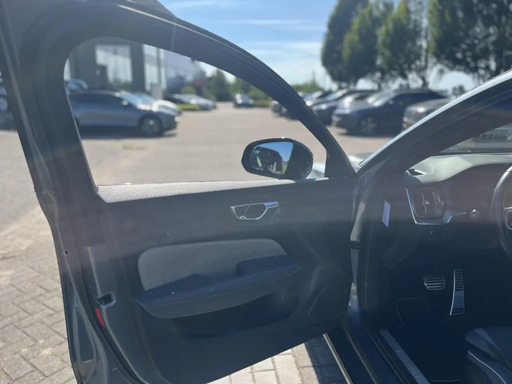 Volvo S60 T4 R-Design | Trekhaak | Memoryseats | Parkeercame uit 2019, foto 8
