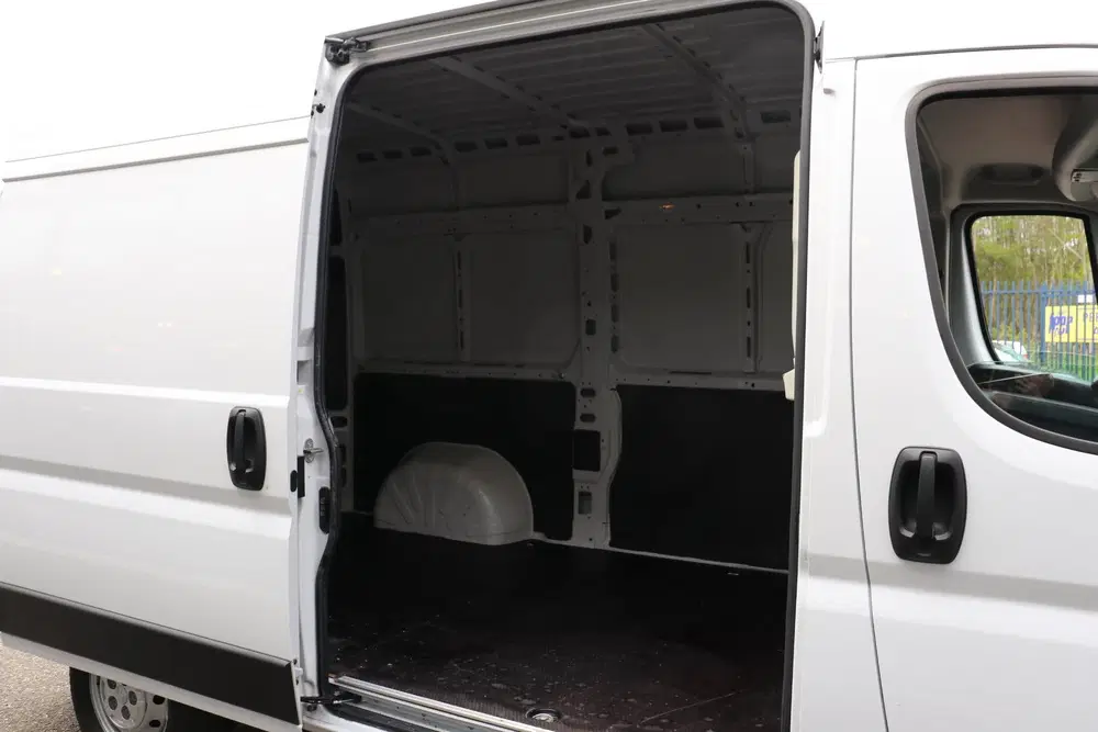 Peugeot Boxer 335 2.2 BlueHDi 140 L2H2 Pro EX.BTW (bj 20 uit 2021, foto 17