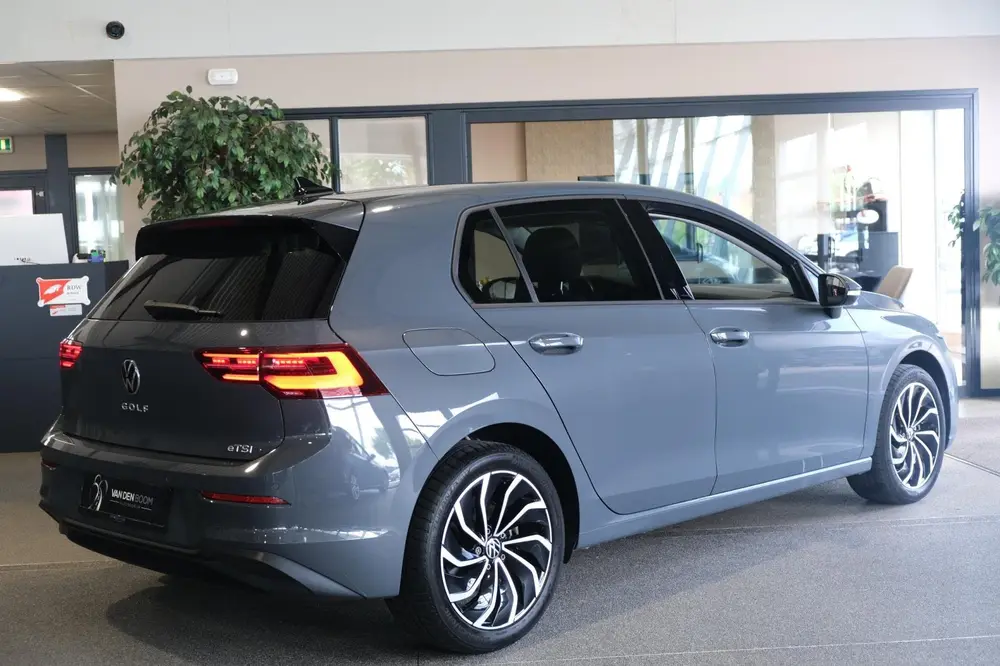 Volkswagen Golf 8 1.5 eTSI Style DSG 150pk Navi ACC PDC Cam uit 2021, foto 2