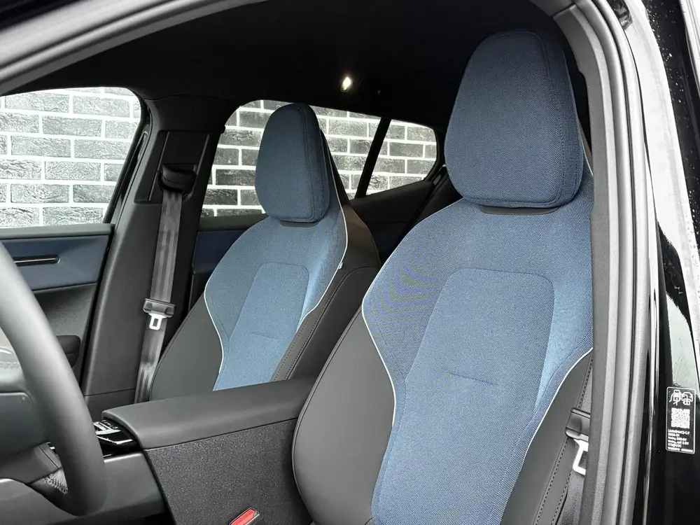 Volvo EX30 P5 Long Range Plus Black Edition Europa 69 uit 2026, foto 2