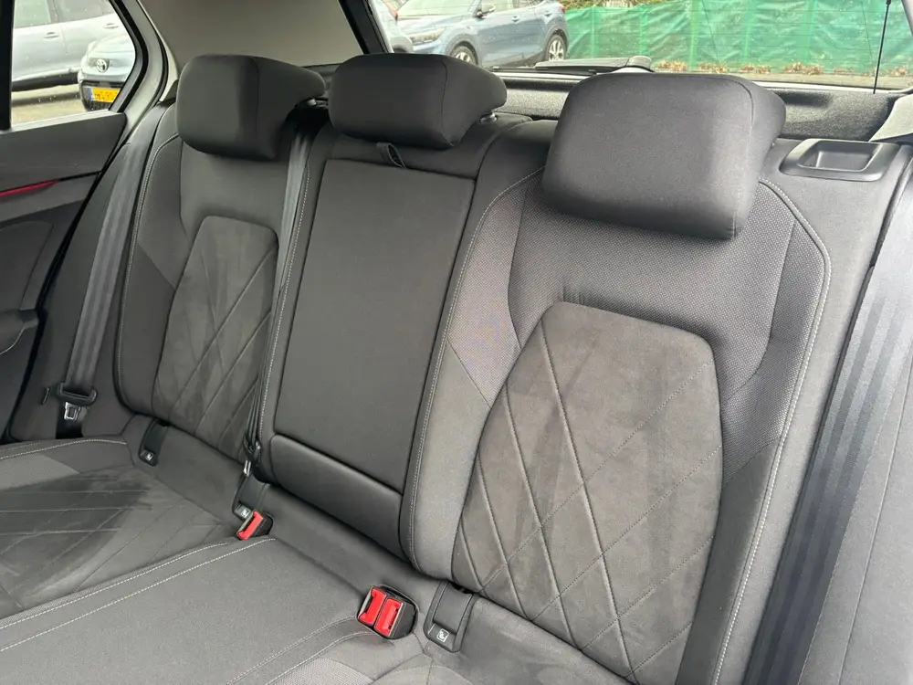 Volkswagen Golf 1.4 eHybrid Style | Cruise | Climate | Stoel uit 2022, foto 3