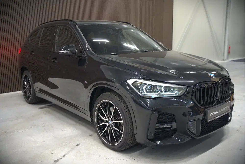 BMW X1 xDrive25e Executive M Sport uit 2020, foto 16