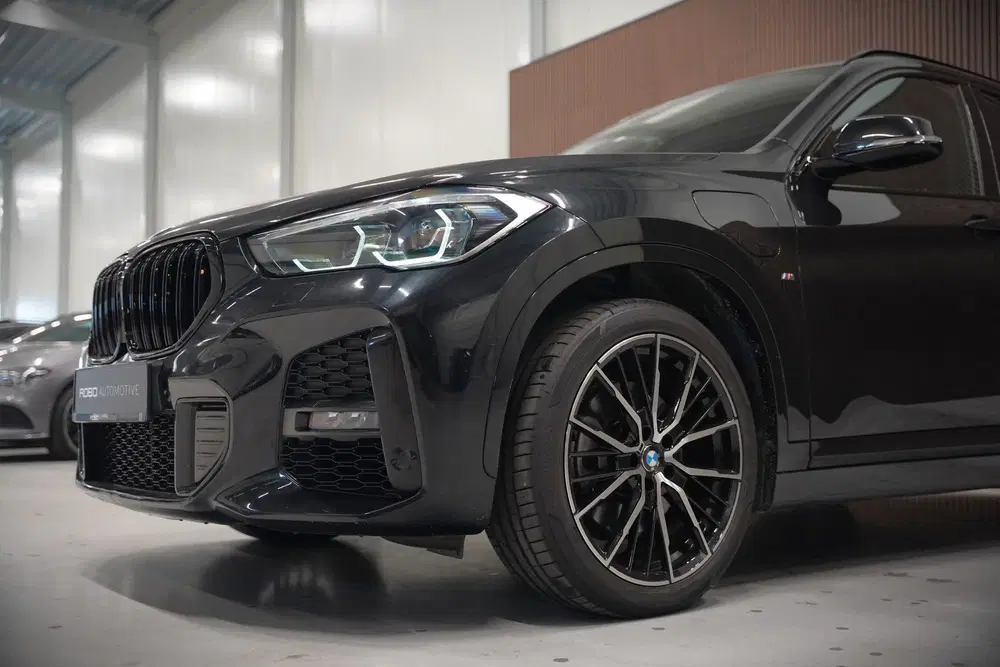 BMW X1 xDrive25e Executive M Sport uit 2020, foto 17