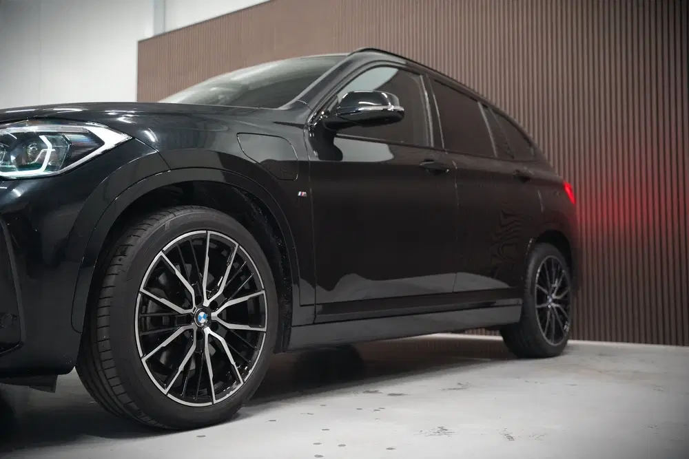 BMW X1 xDrive25e Executive M Sport uit 2020, foto 18