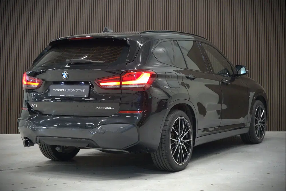 BMW X1 xDrive25e Executive M Sport uit 2020, foto 2
