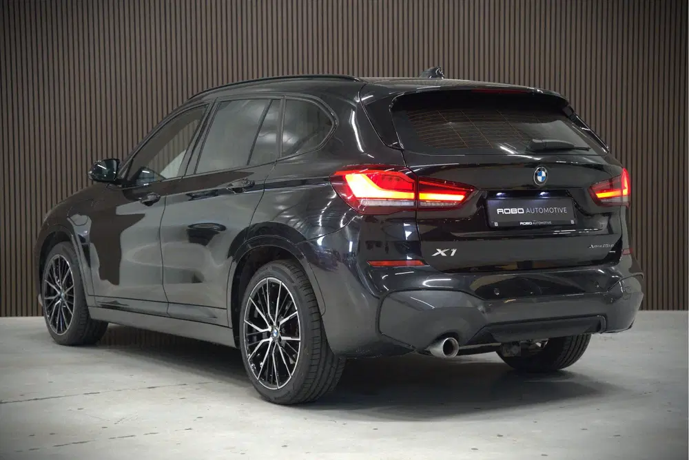 BMW X1 xDrive25e Executive M Sport uit 2020, foto 8
