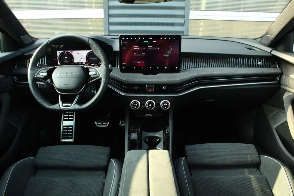Skoda Superb 1.5 TSI PHEV 204pk Sportline Business uit 2026, foto 5