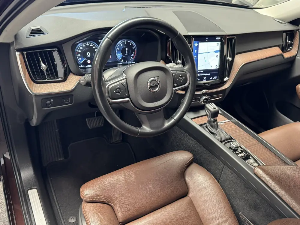 Volvo XC60 2.0 T4 MOMENTUM AUTOMAAT PANORAMADAK NAVIGATIE AD uit 2019, foto 11