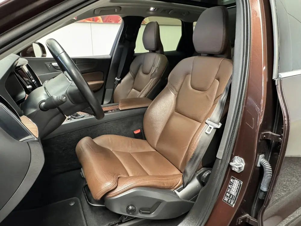 Volvo XC60 2.0 T4 MOMENTUM AUTOMAAT PANORAMADAK NAVIGATIE AD uit 2019, foto 14