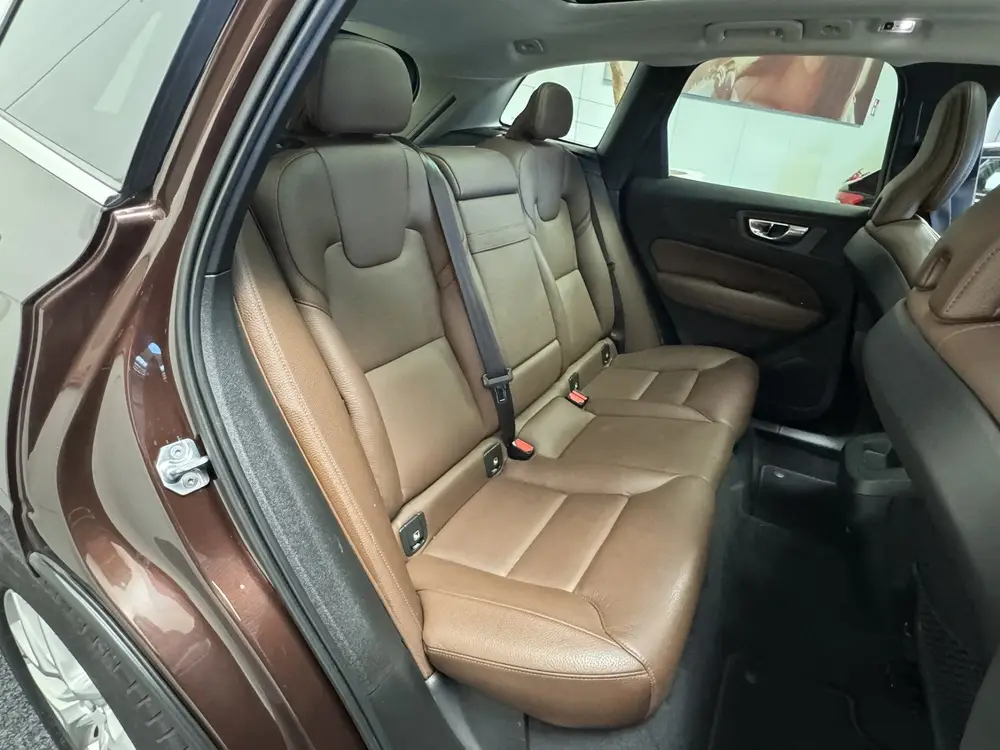 Volvo XC60 2.0 T4 MOMENTUM AUTOMAAT PANORAMADAK NAVIGATIE AD uit 2019, foto 18