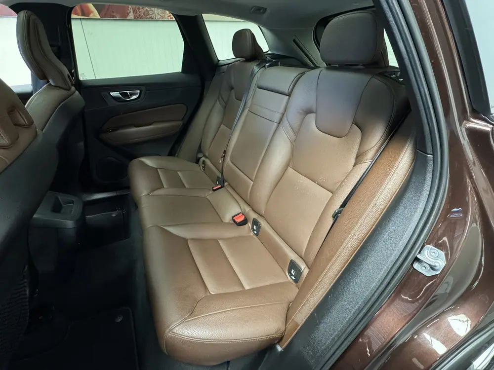 Volvo XC60 2.0 T4 MOMENTUM AUTOMAAT PANORAMADAK NAVIGATIE AD uit 2019, foto 19