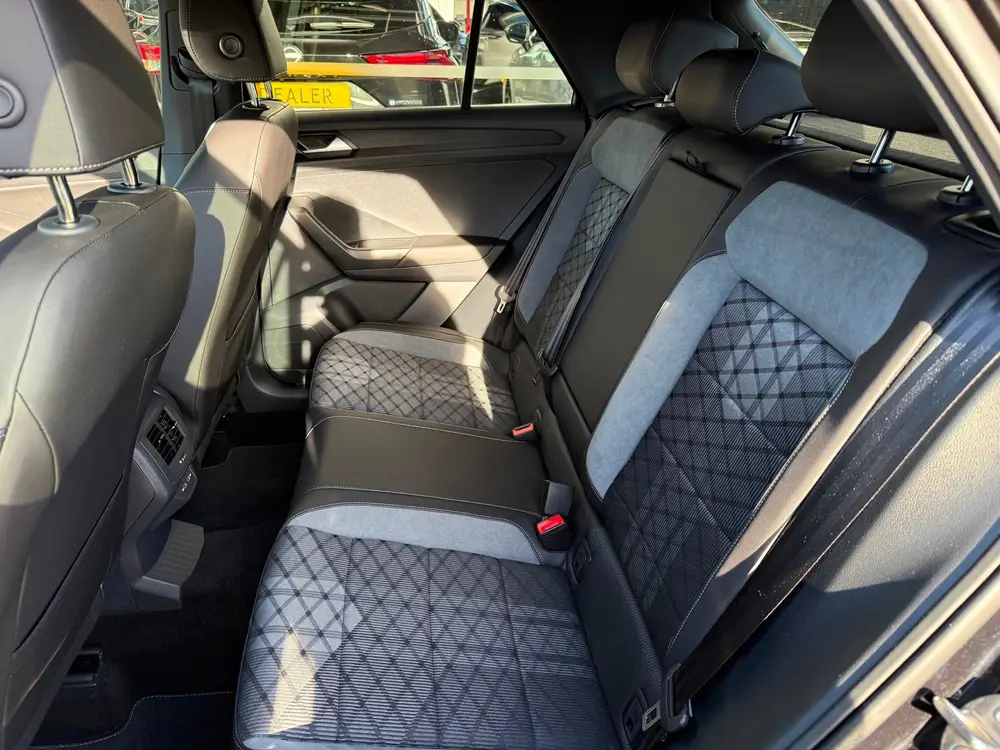 Volkswagen T-Roc 1.5 TSI R-Line Edition 150PK / LED KOPLAMPE uit 2025, foto 10