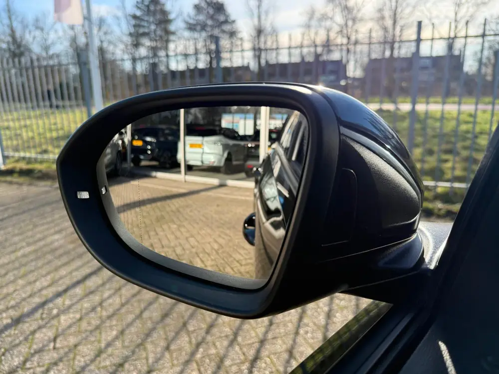 Volkswagen T-Roc 1.5 TSI R-Line Edition 150PK / LED KOPLAMPE uit 2025, foto 18
