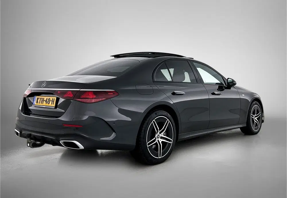 Mercedes-Benz E-Klasse 300 e AMG Nightpakket Plug-In Hybride uit 2025, foto 3