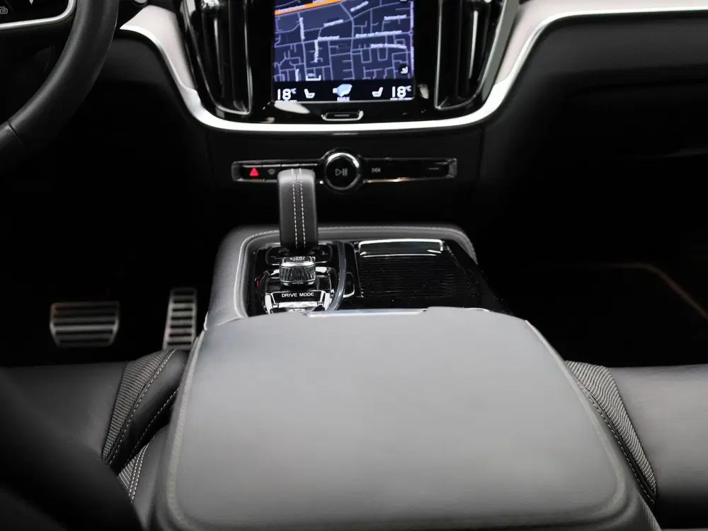 Volvo V60 2.0 T6 Recharge AWD R-Design uit 2021, foto 10