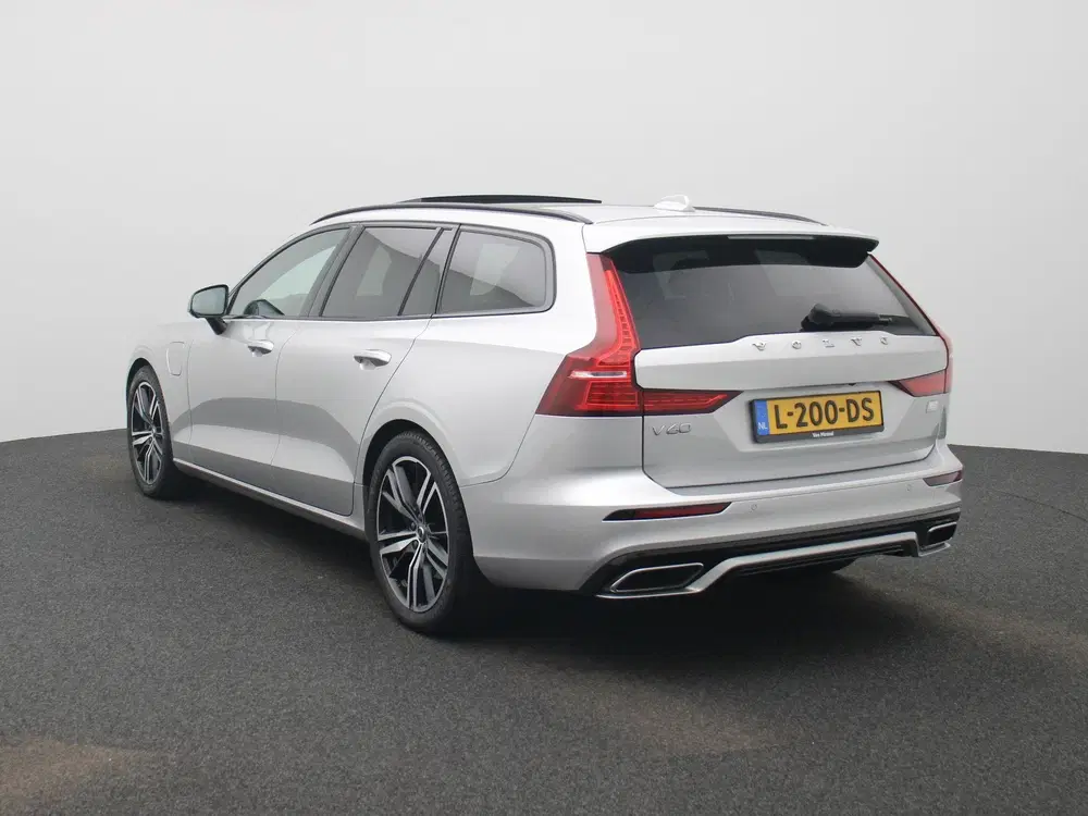 Volvo V60 2.0 T6 Recharge AWD R-Design uit 2021, foto 2
