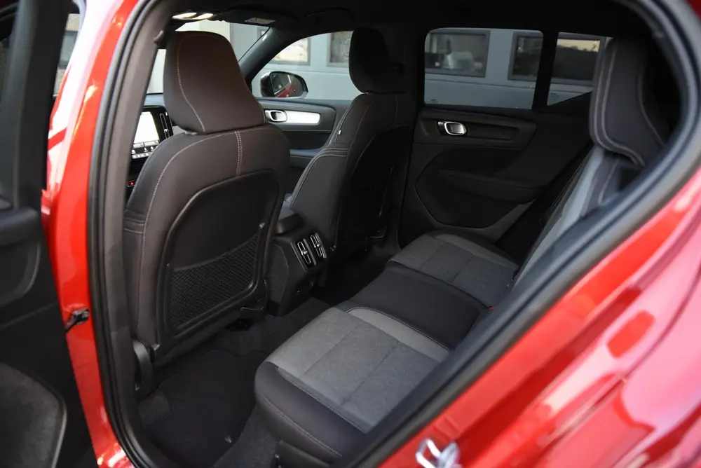 Volvo XC40 2.0 B3 Core 2 TONE uit 2023, foto 6