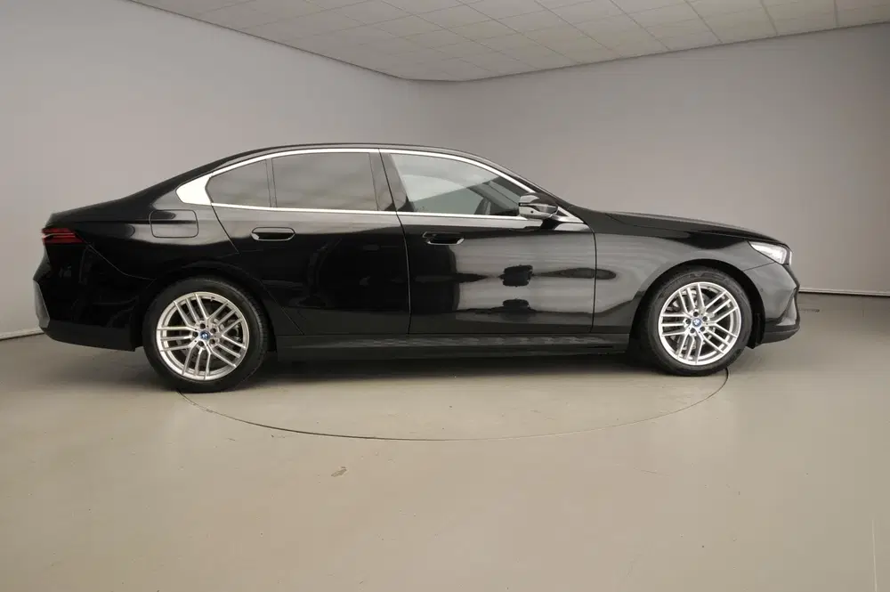 BMW 5-serie Sedan 530e uit 2026, foto 4