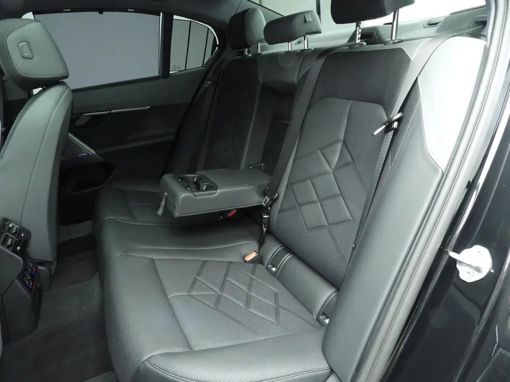BMW 5-serie Sedan 530e uit 2026, foto 8