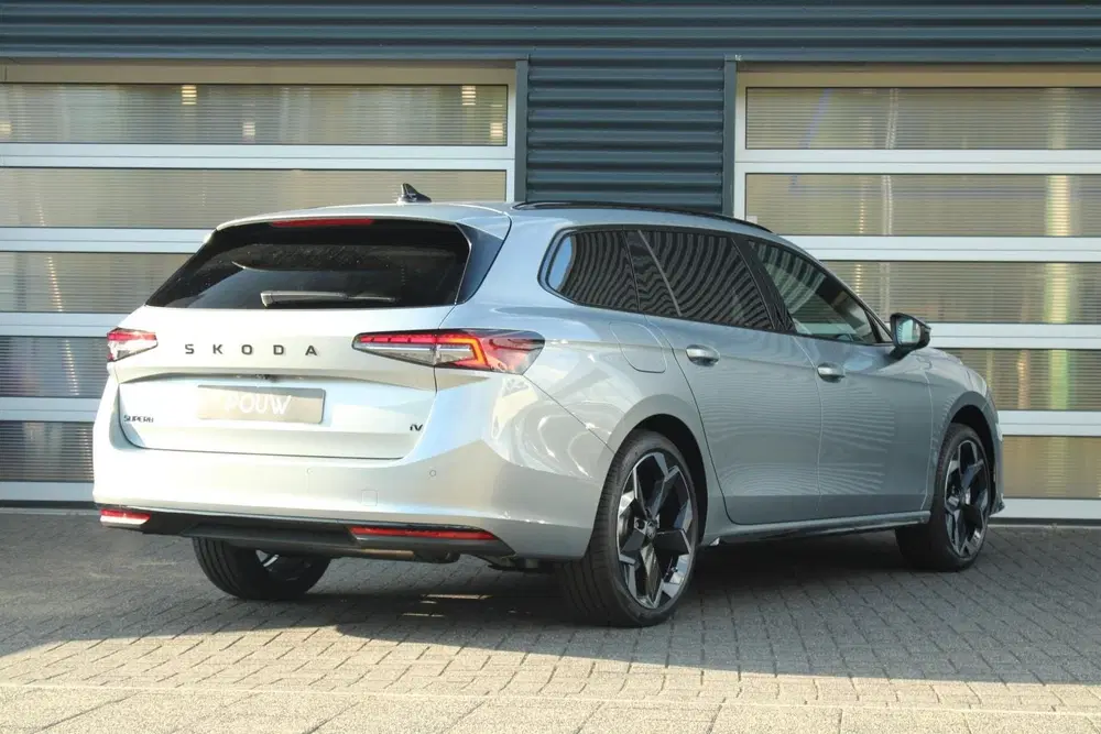 Skoda Superb 1.5 TSI 204pk PHEV Sportline Business uit 2026, foto 2