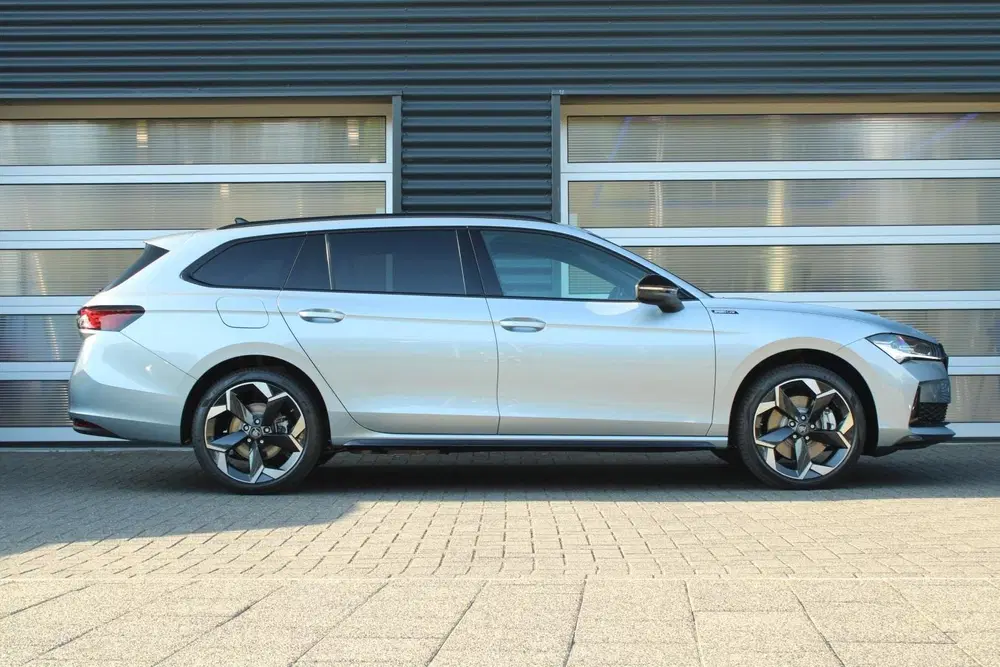 Skoda Superb 1.5 TSI 204pk PHEV Sportline Business uit 2026, foto 3