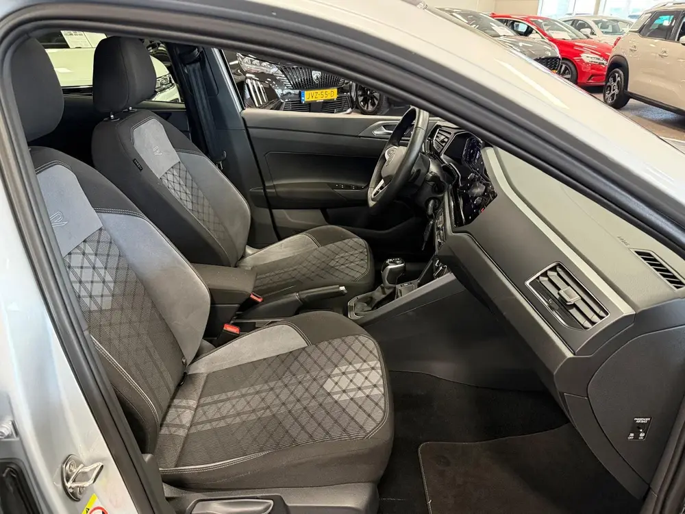 Volkswagen Taigo 1.0 TSI R-Line CAP-PLAY, CRUISE, PANORAMA uit 2024, foto 16