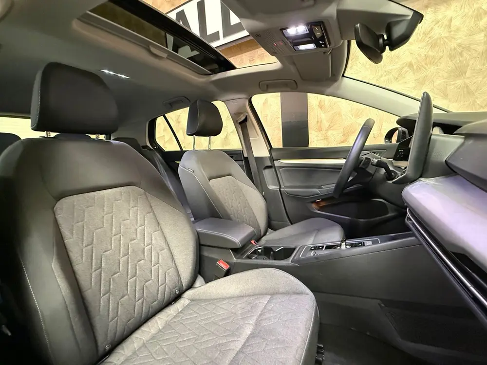 Volkswagen Golf 1.5 eHybrid Life Edition | Camera | Pano | S uit 2025, foto 11