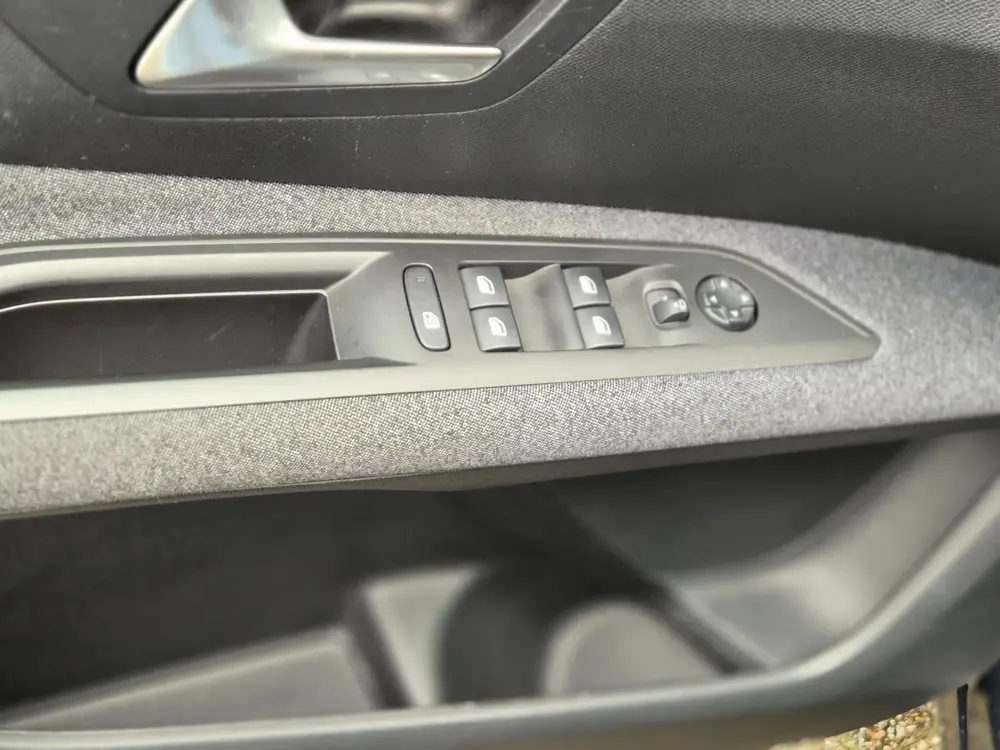 Peugeot 3008 1.2 PureTech Allure uit 2019, foto 15