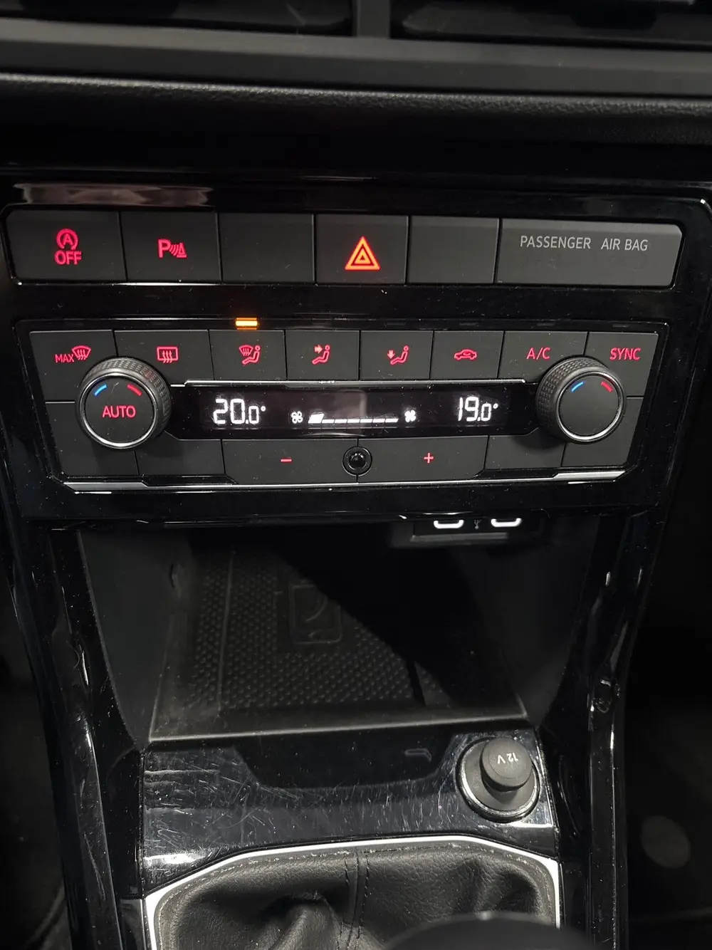 Volkswagen T-Cross 1.0 TSI Life Business, Trekhaak, Carplay uit 2021, foto 17