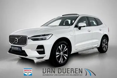 Volvo XC60 2.0 T6 Plug-in hybrid AWD Core Bright Pano uit 2024