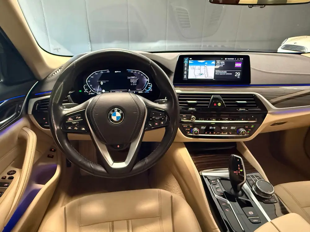 BMW 5-serie 530e iPerformance High Executive Luxury Li uit 2019, foto 10