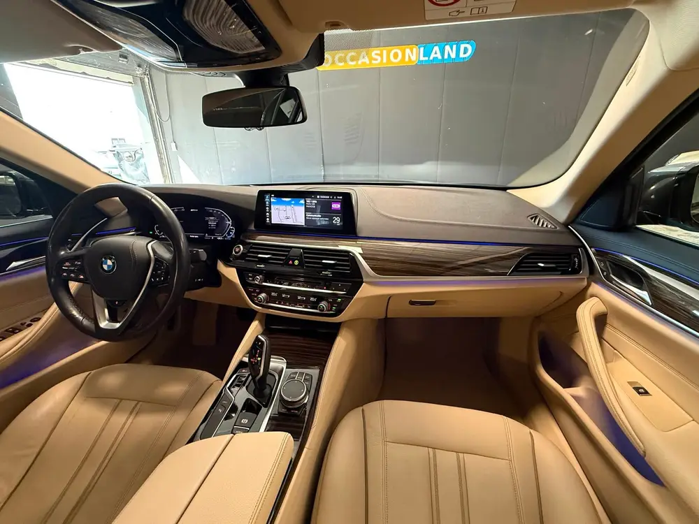 BMW 5-serie 530e iPerformance High Executive Luxury Li uit 2019, foto 12