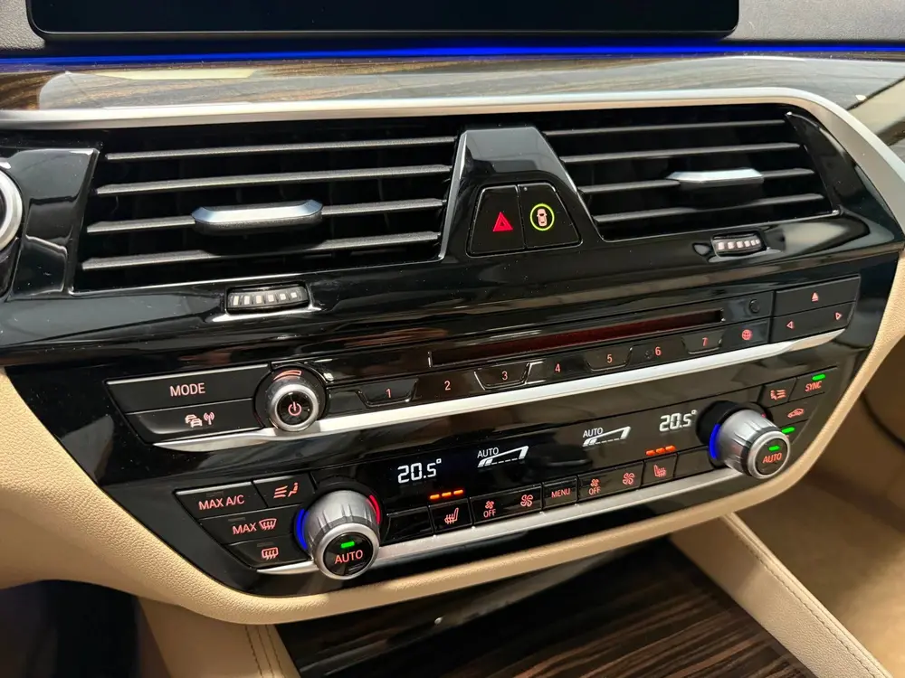 BMW 5-serie 530e iPerformance High Executive Luxury Li uit 2019, foto 16