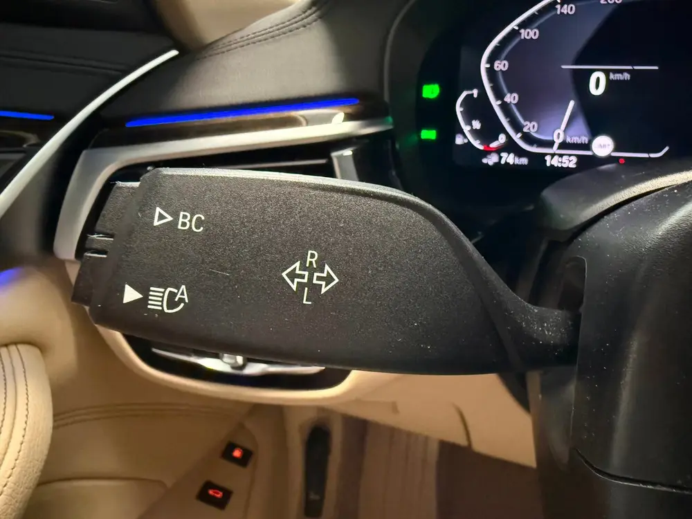 BMW 5-serie 530e iPerformance High Executive Luxury Li uit 2019, foto 17