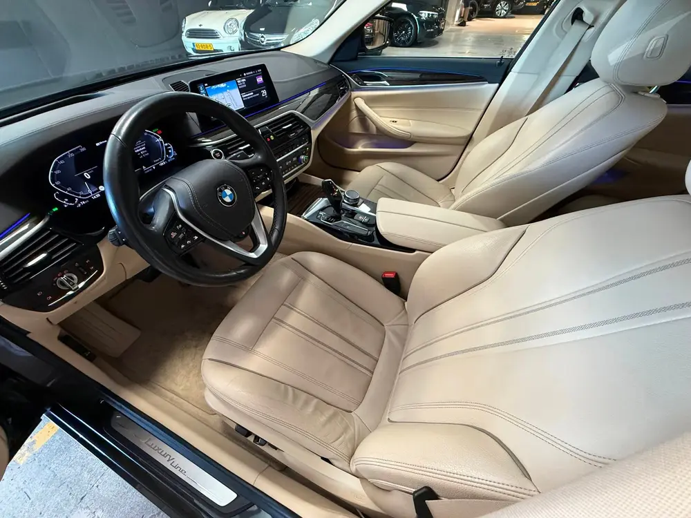 BMW 5-serie 530e iPerformance High Executive Luxury Li uit 2019, foto 19