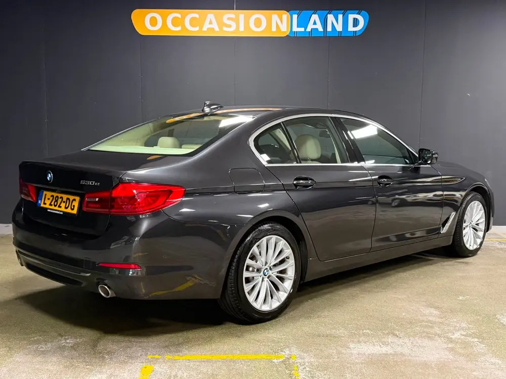 BMW 5-serie 530e iPerformance High Executive Luxury Li uit 2019, foto 2